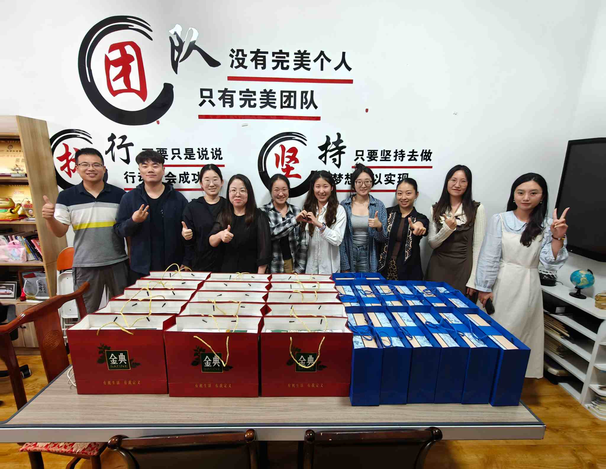 Zemeijia لديه عطلة سعيدة طويلة