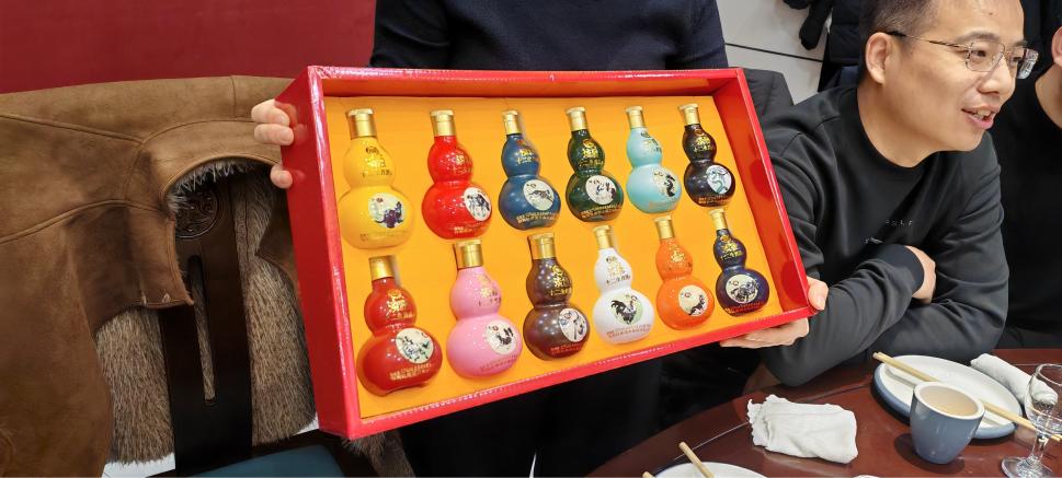 Zemeijia ترحب بعام الحصان باحتفال الفريق السنوي